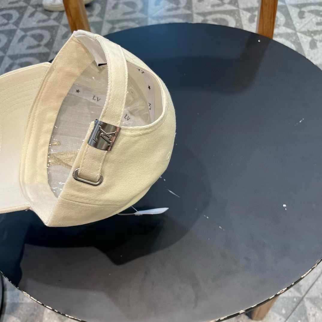 路易威登棒球帽LouisVuitton🧢  
LV棒球帽，简约大气，经典老花，男女用