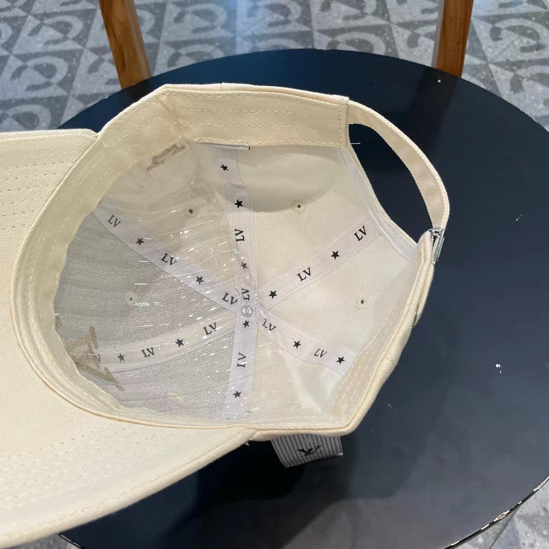  路易威登棒球帽LouisVuitton🧢  
LV棒球帽，简约大气，经典老花，男女用