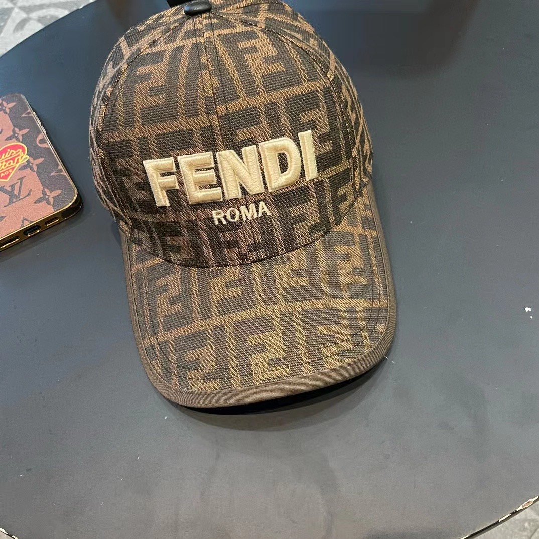  FENDI 芬迪 时装棒球帽新款 流行趋势 喜欢看到收哦 🥰质量超赞哦