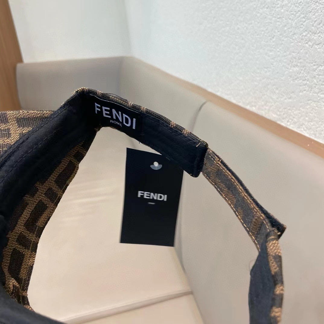  FENDI 芬迪 时装棒球帽新款 流行趋势 喜欢看到收哦 🥰质量超赞哦