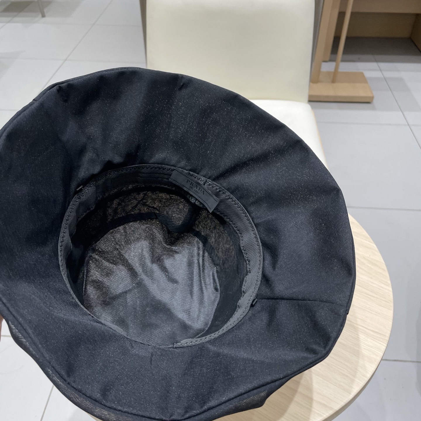 普拉达Prada褶皱云纱短檐渔夫帽子女夏季时尚气质逛街遮阳帽出游户外防晒盆帽