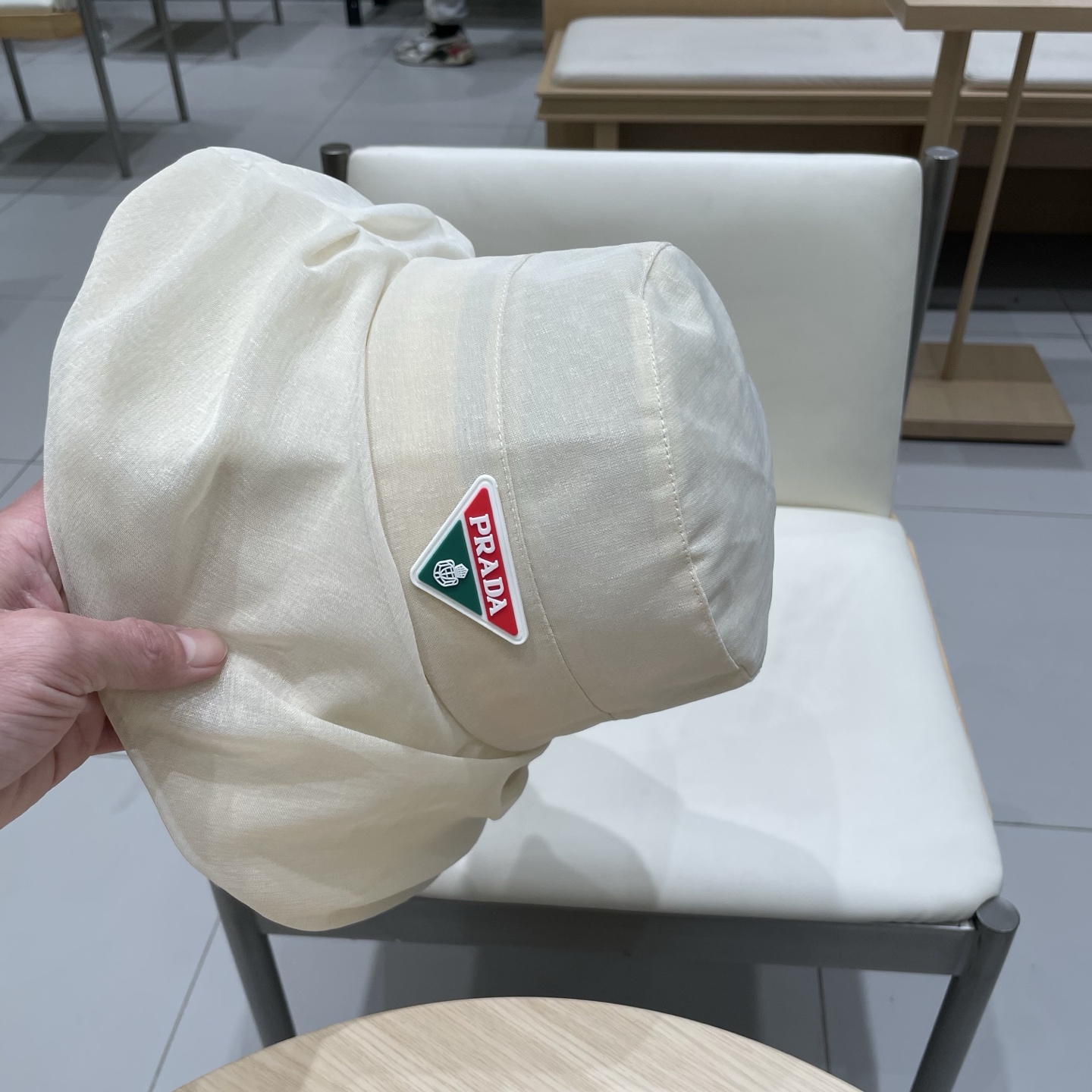 普拉达Prada褶皱云纱短檐渔夫帽子女夏季时尚气质逛街遮阳帽出游户外防晒盆帽