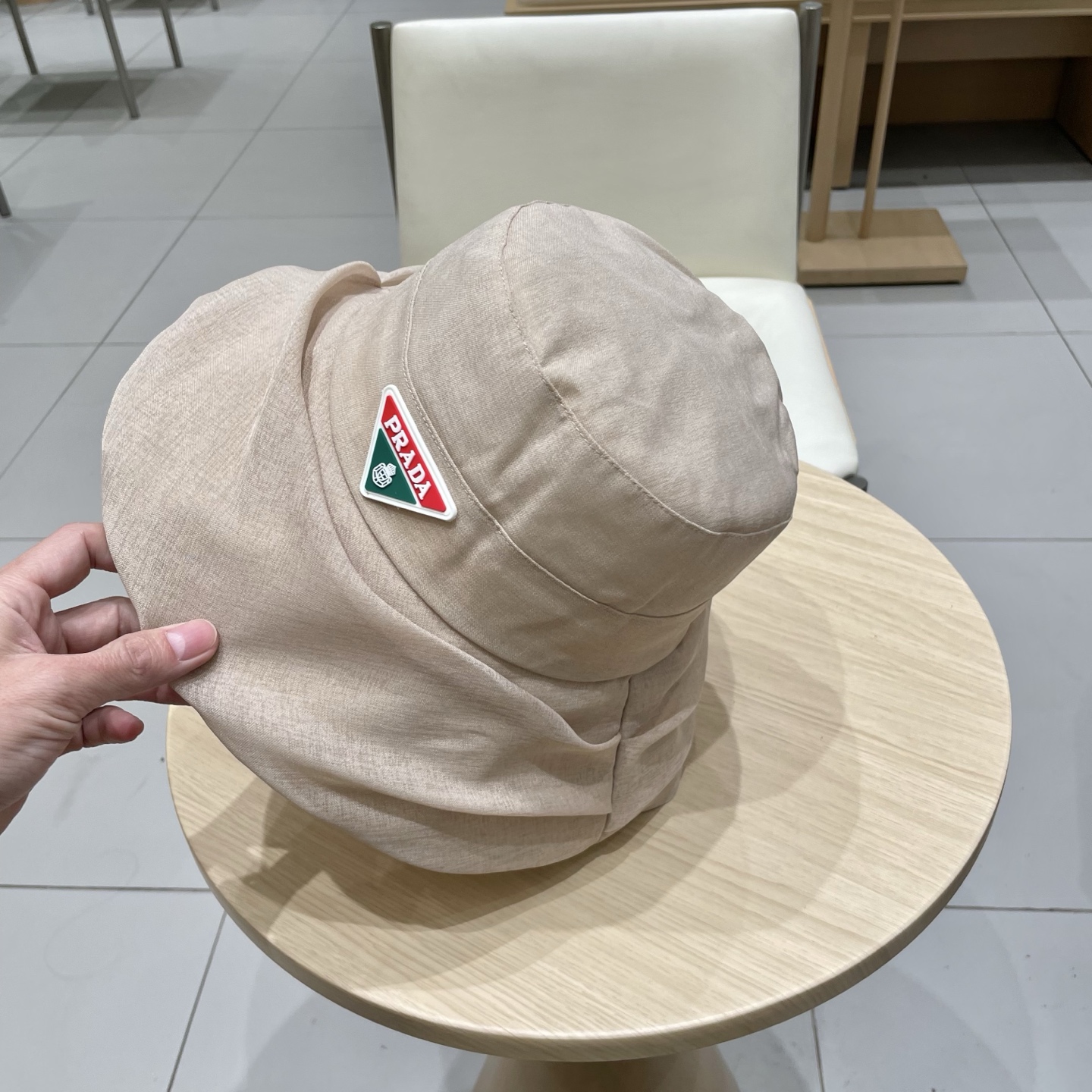 普拉达Prada褶皱云纱短檐渔夫帽子女夏季时尚气质逛街遮阳帽出游户外防晒盆帽