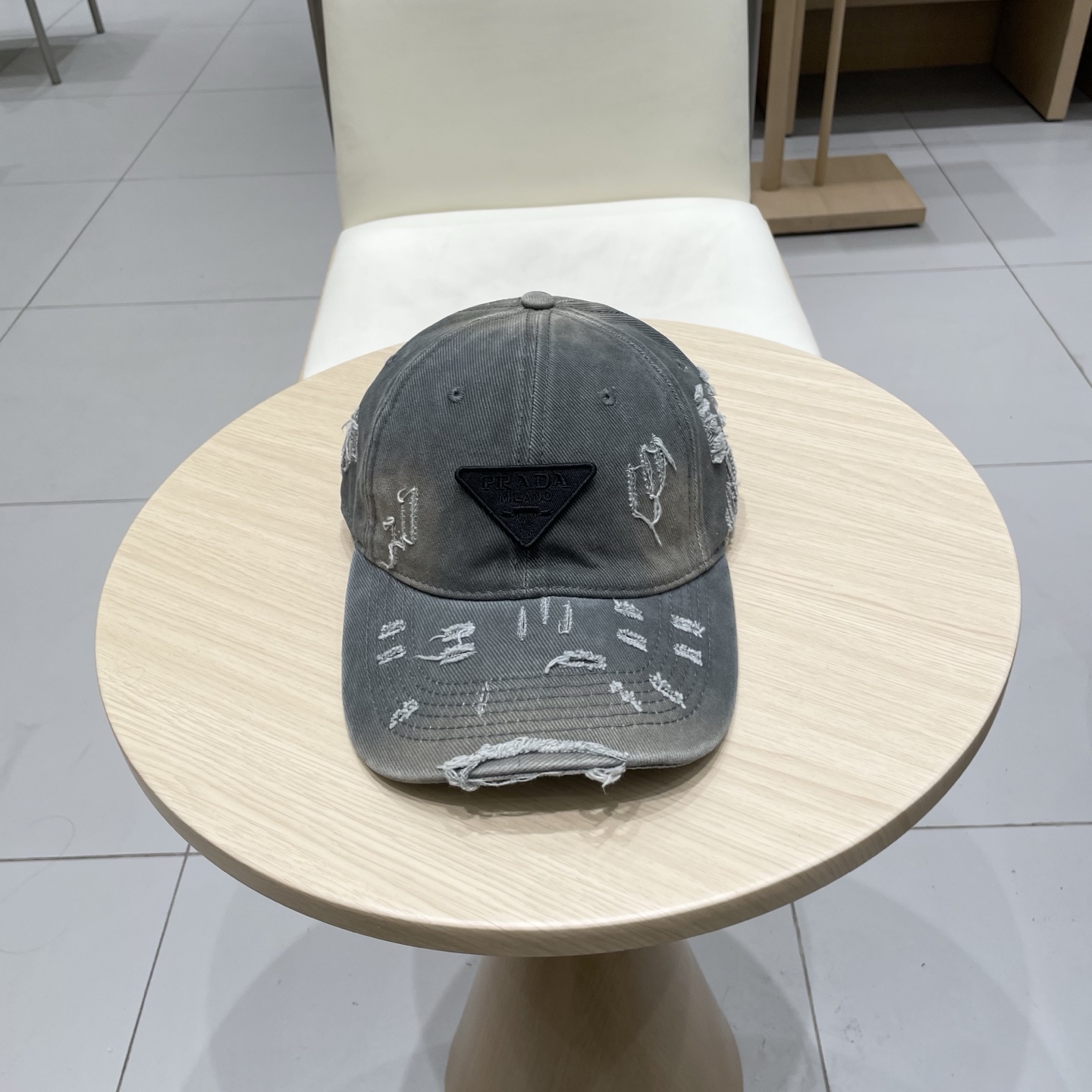 NO:226186,Prada Prada new denim baseball cap baseball cap, play cowboy hat, head circumference 57cm hat, straw hat fisherman hat baseball cap, hat, prada, prada, espadrilles, hats19860909普拉达Prada新款牛仔棒球帽 鸭舌帽,戏水牛仔帽,头围57cm帽子草帽渔夫帽棒球帽,帽子,prada,prada,espadrilles,hats,hat