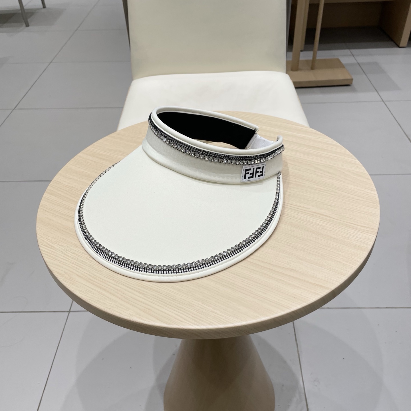 芬迪春夏新款老花空顶帽，爆款！高档宽边发箍空顶，高颜值遮阳神器