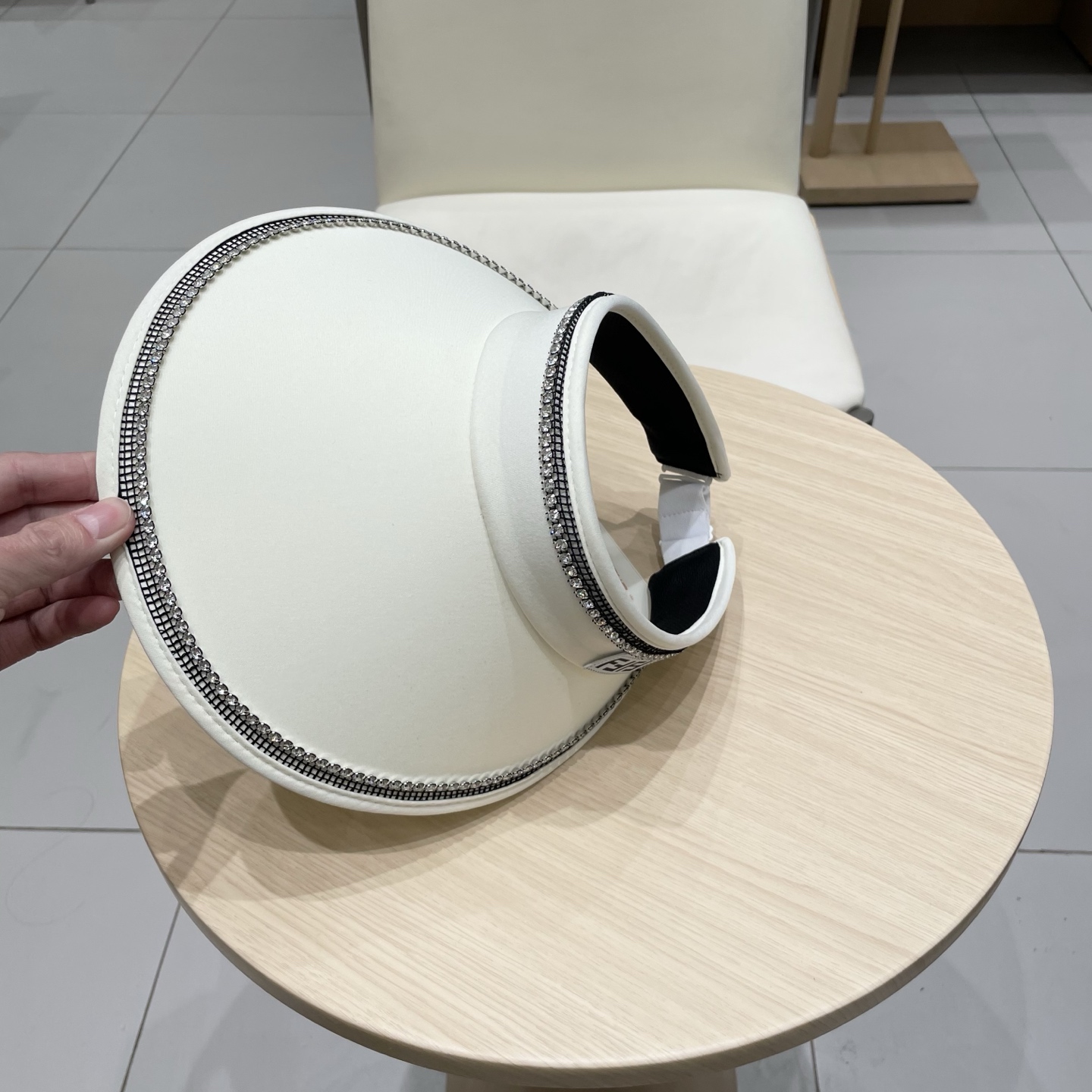 芬迪春夏新款老花空顶帽，爆款！高档宽边发箍空顶，高颜值遮阳神器