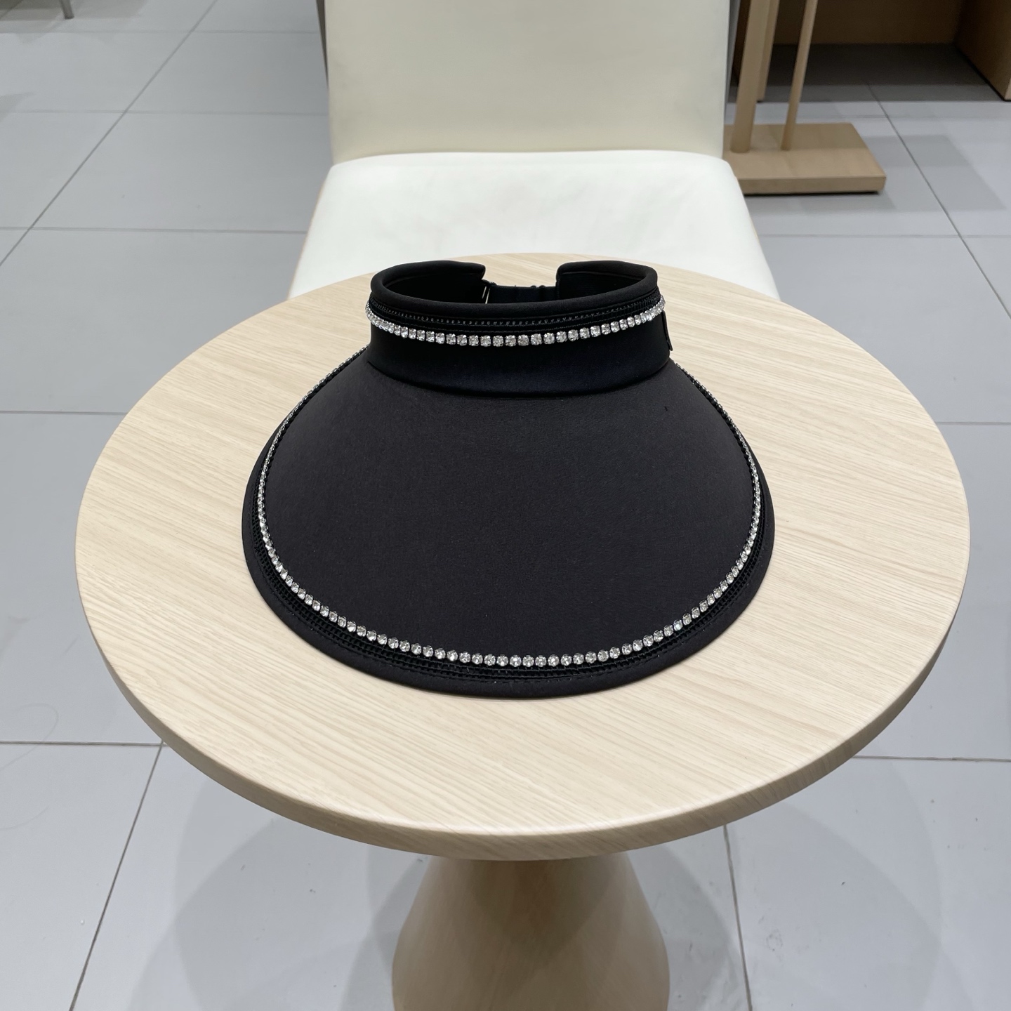 NO:221766,Fendi Spring and Summer New Old-Flower Empty Top Hat, a hit!  High-end wide-edge headband empty roof, high-value sun protection artifact hat fisherman hat baseball hat knit hat, hat, fendi, espadrilles, hats19860909芬迪春夏新款老花空顶帽,爆款！ 高档宽边发箍空顶,高颜值遮阳神器帽子渔夫帽棒球帽针织帽,帽子,fendi,espadrilles,hats,hat