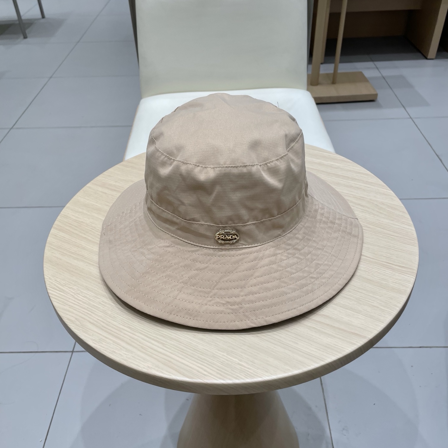 NO:226192,Prada Prada mountaineering hat women solid color leisure vacation foldable pot hat men spring and summer adjustable head circumference fishing sun protection fisherman hat hat straw hat fisherman hat baseball hat, hat, prada, prada, espadrilles, hats19860909Prada普拉达登山帽子女纯色休闲度假可折叠盆帽男春夏可调头围钓鱼防晒渔夫帽帽子草帽渔夫帽棒球帽,帽子,prada,prada,espadrilles,hats,hat