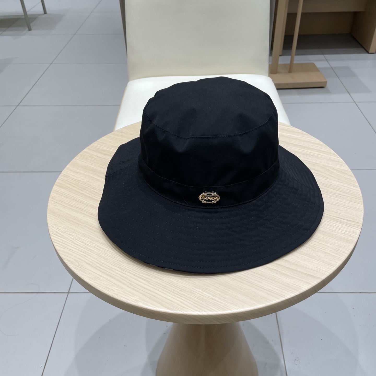 NO:221772,Prada Prada mountaineering hat women solid color leisure vacation foldable pot hat men spring and summer adjustable head circumference fishing sun protection fisherman hat fisherman hat baseball hat knit hat, hat, prada, prada, espadrilles, hats19860909Prada普拉达登山帽子女纯色休闲度假可折叠盆帽男春夏可调头围钓鱼防晒渔夫帽帽子渔夫帽棒球帽针织帽,帽子,prada,prada,espadrilles,hats,hat