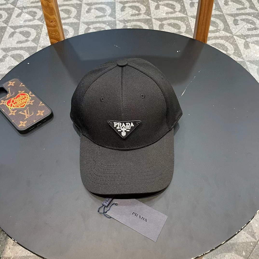 NO:226171,Prada PRADA spring and summer new style embroidered letter baseball cap with super design and refreshing head shape, very good, can modify various head shapes, powerful versatile hats, straw hats, fisherman hats, baseball caps, hats, prada, prada, espadrilles, hats19860909普拉达PRADA春夏新款 刺绣字母棒球帽 设计感超强,让人耳目一新 头型非常好,可以修饰各种头型,实力百搭款帽子草帽渔夫帽棒球帽,帽子,prada,prada,espadrilles,hats,hat