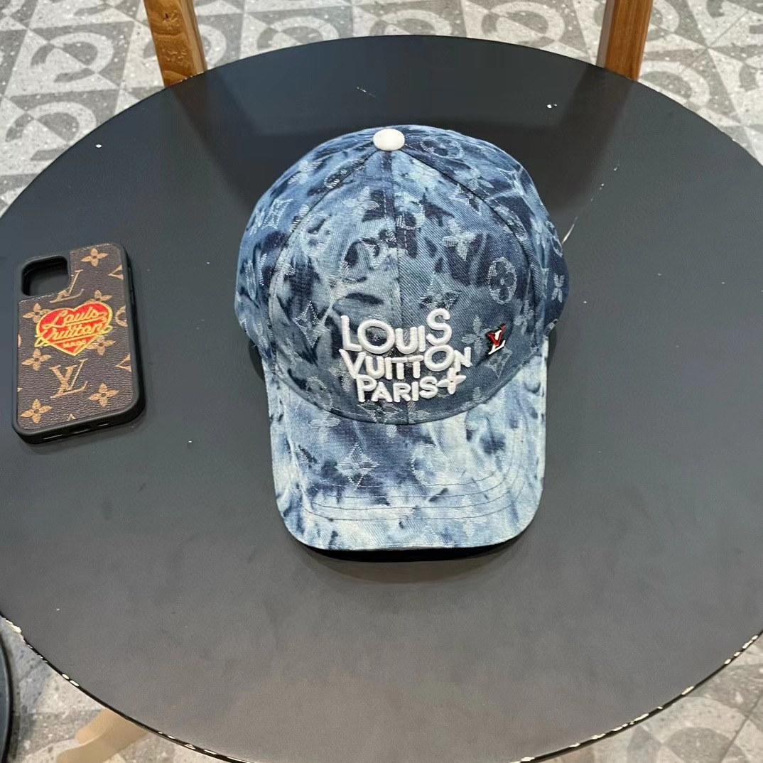 NO:226183,LV Louis Vuitton's new denim baseball cap is popular with technology upgrades, and the cowboy style is very street style. It is more in line with the style of the current fashionable little brother and sister. The airport street photography is super cool!  Hat Straw Hat Fisherman Hat Baseball Hat, Hats, louis vuitton,louis vuitton,espadrilles,hats19860909LV路易威登新款牛仔棒球帽 火爆技术升级,洗水牛仔风街头风十足 更符合现在时尚小哥哥小姐姐的style,机场街拍超飒！帽子草帽渔夫帽棒球帽,帽子,louis vuitton,louis vuitton,espadrilles,hats,hat