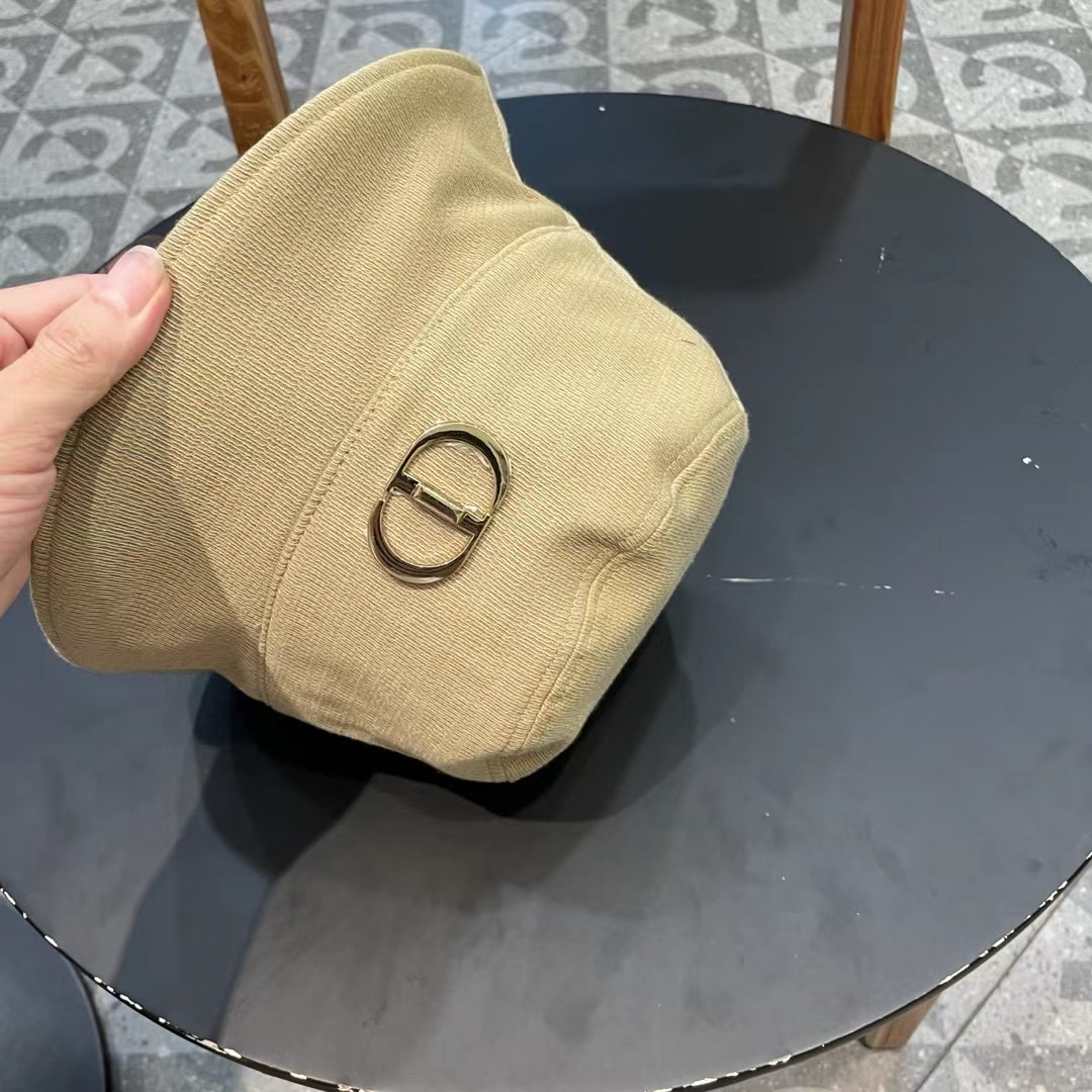 Dior(迪奥)新款渔夫帽， 精致純也格调很有感觉，很酷很时尚，专柜断货热门，质量超赞