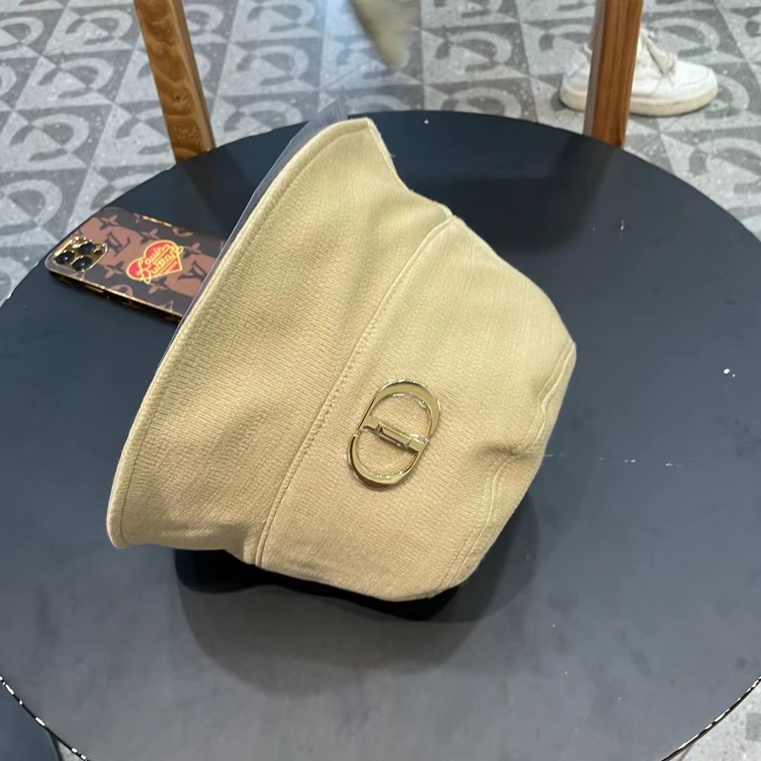 Dior(迪奥)新款渔夫帽， 精致純也格调很有感觉，很酷很时尚，专柜断货热门，质量超赞