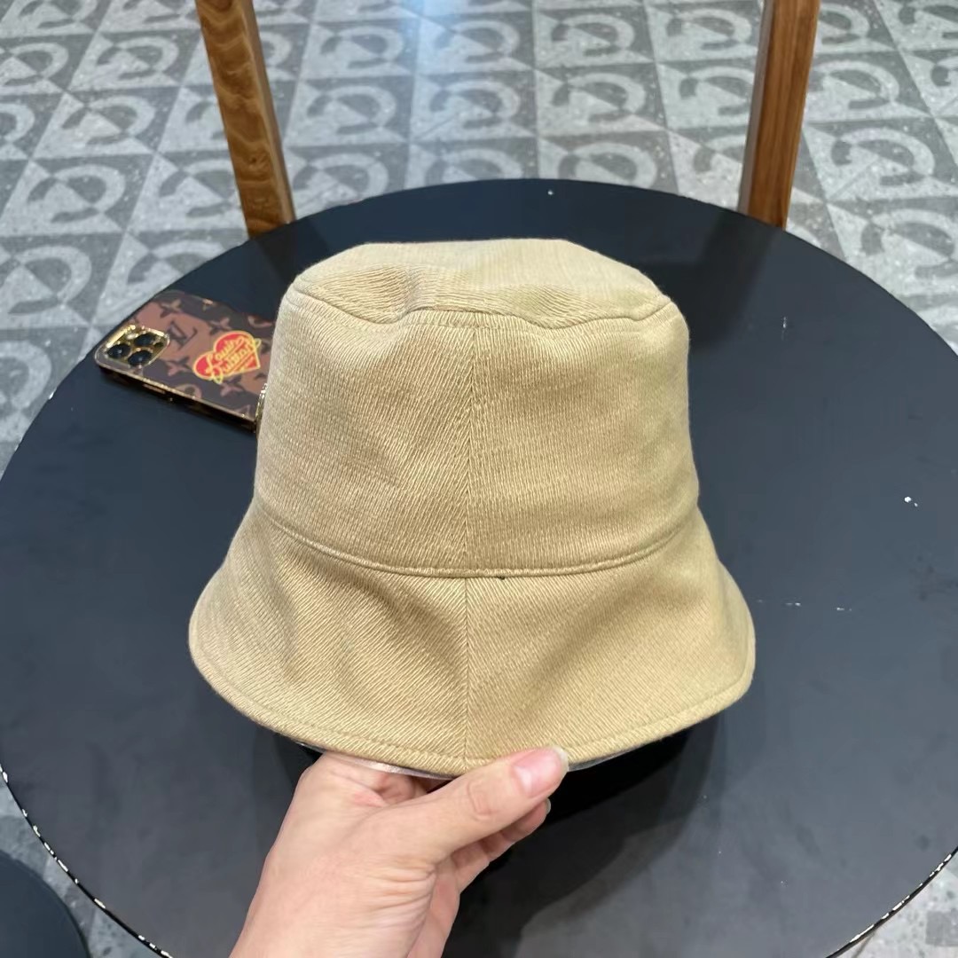 Dior(迪奥)新款渔夫帽， 精致純也格调很有感觉，很酷很时尚，专柜断货热门，质量超赞