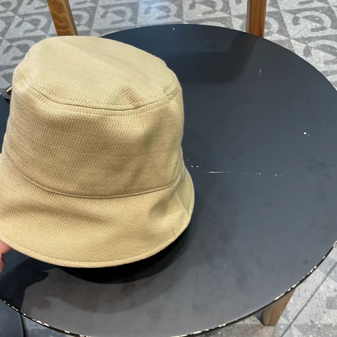 Dior(迪奥)新款渔夫帽， 精致純也格调很有感觉，很酷很时尚，专柜断货热门，质量超赞