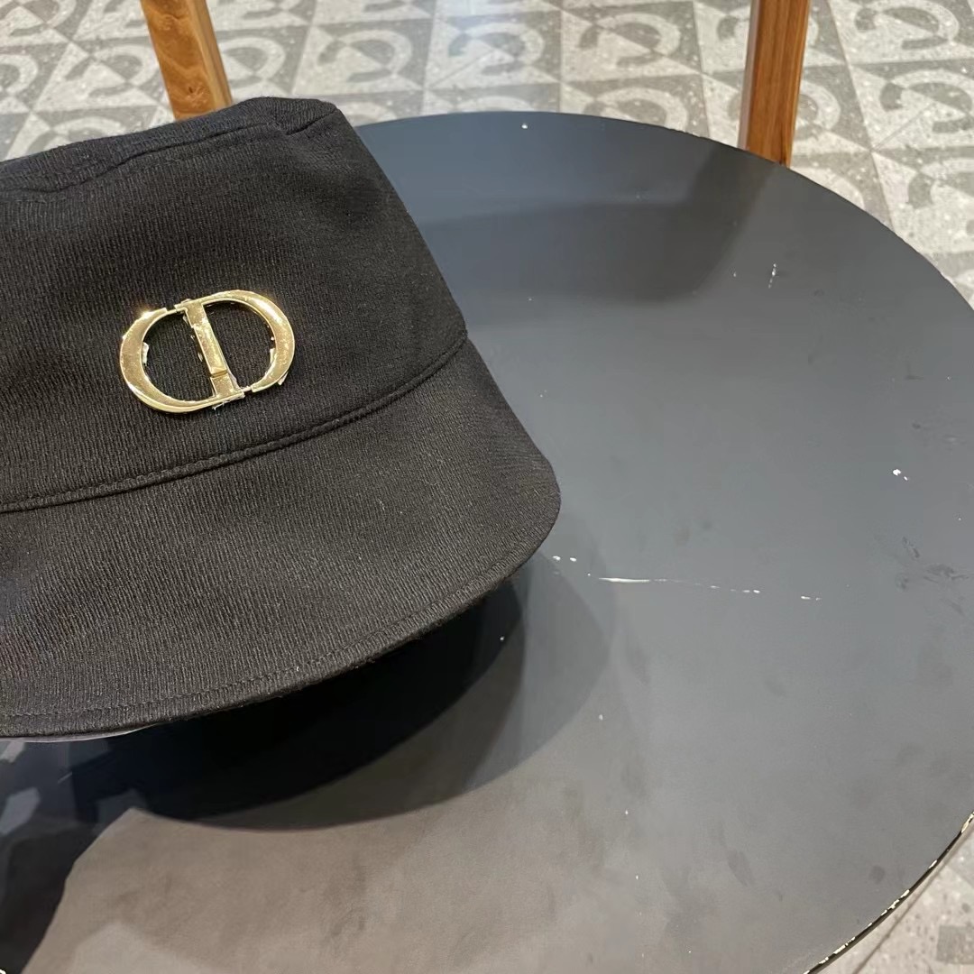 Dior(迪奥)新款渔夫帽， 精致純也格调很有感觉，很酷很时尚，专柜断货热门，质量超赞