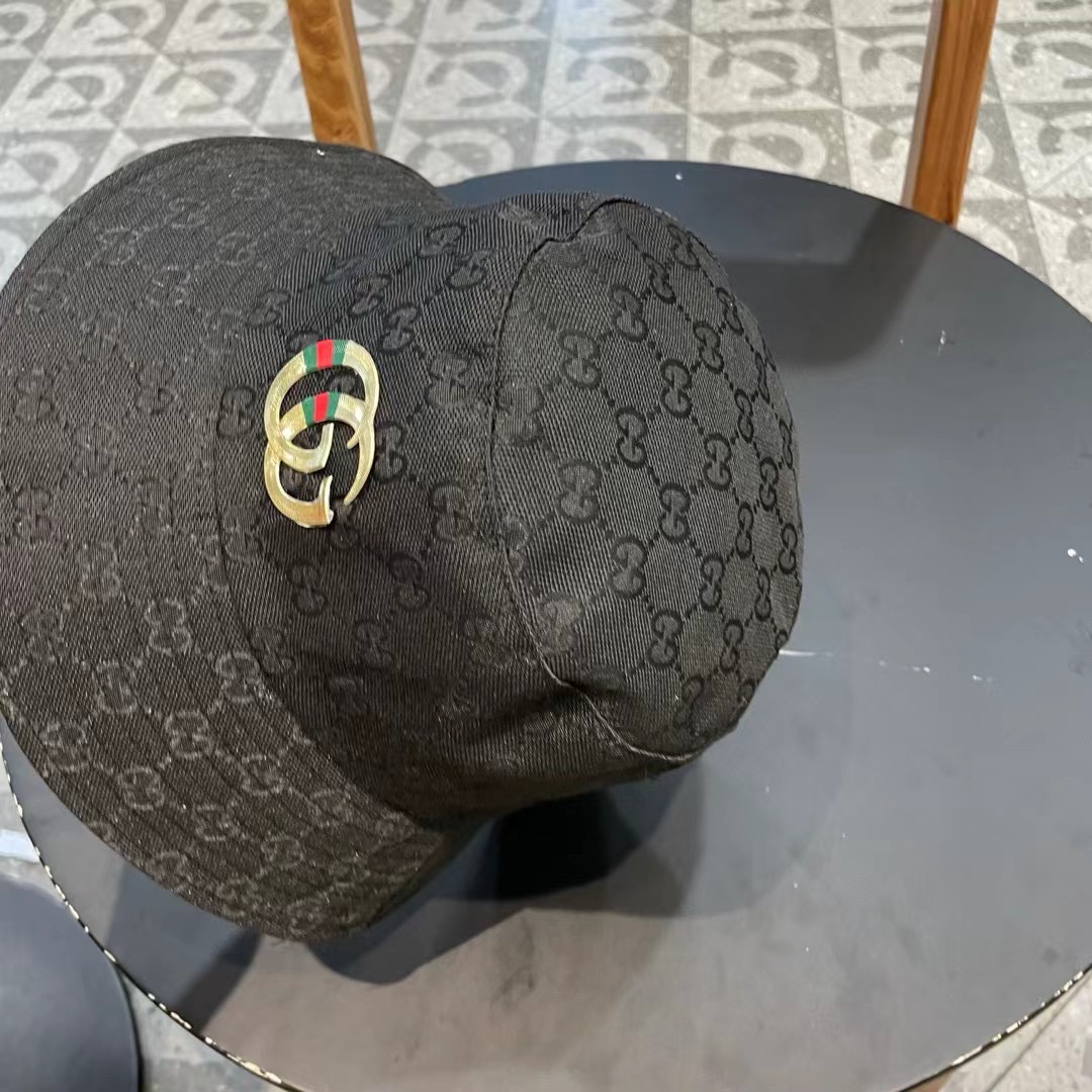   GUCCI古奇渔夫帽👒官网新品Gucci渔夫帽火爆来袭 工艺非常精美 高档大气上档次！低调奢华，方便
