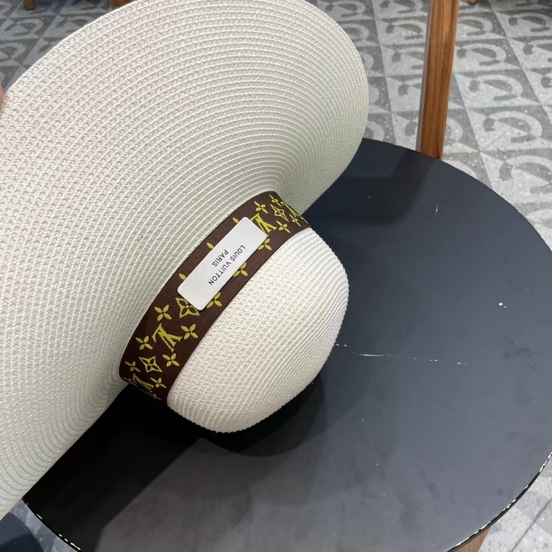 LV 路易威登2026新款草编遮阳大帽檐草帽🤩沙滩风格，简约大方，百搭单品～外出首选，新款帽型超美腻，出