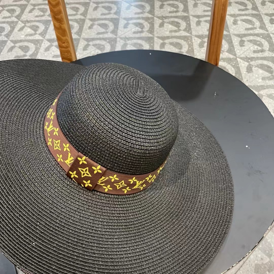 LV 路易威登2026新款草编遮阳大帽檐草帽🤩沙滩风格，简约大方，百搭单品～外出首选，新款帽型超美腻，出