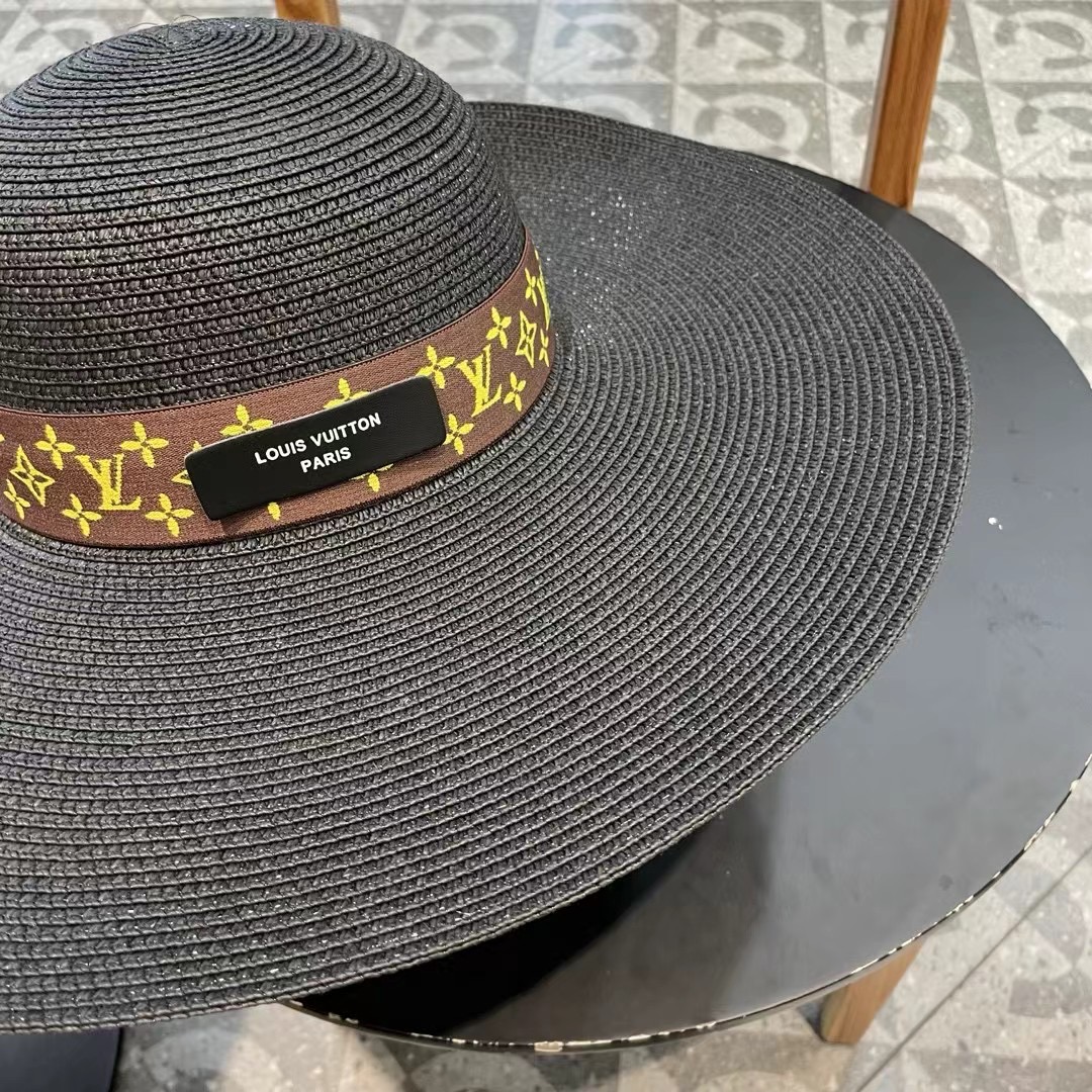 LV 路易威登2026新款草编遮阳大帽檐草帽🤩沙滩风格，简约大方，百搭单品～外出首选，新款帽型超美腻，出
