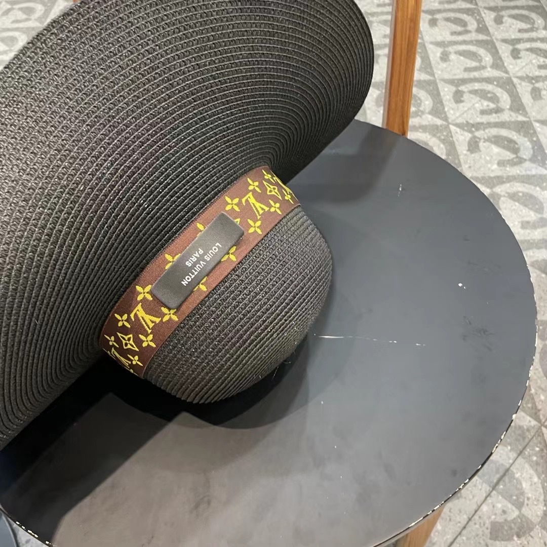 LV 路易威登2026新款草编遮阳大帽檐草帽🤩沙滩风格，简约大方，百搭单品～外出首选，新款帽型超美腻，出