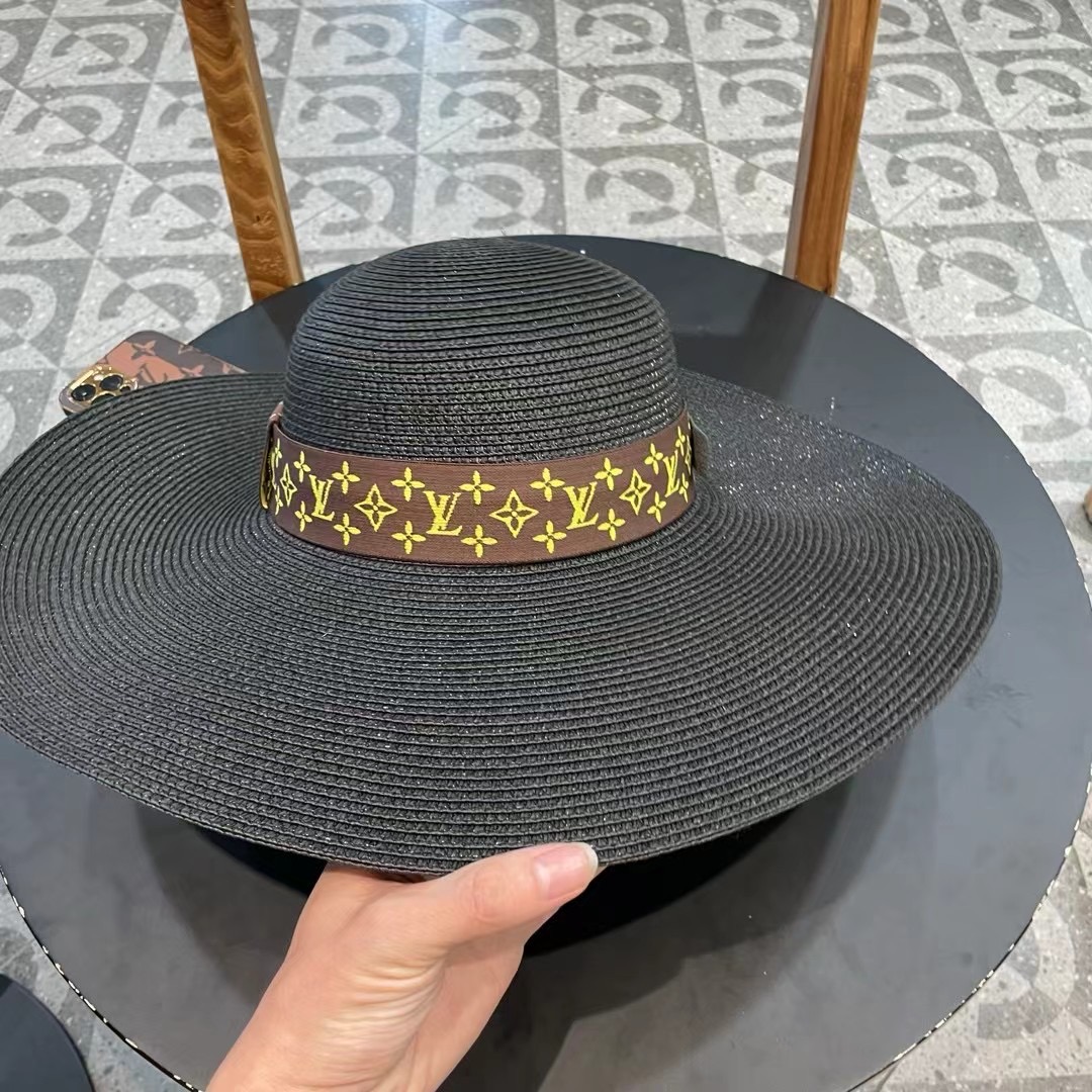 LV 路易威登2026新款草编遮阳大帽檐草帽🤩沙滩风格，简约大方，百搭单品～外出首选，新款帽型超美腻，出