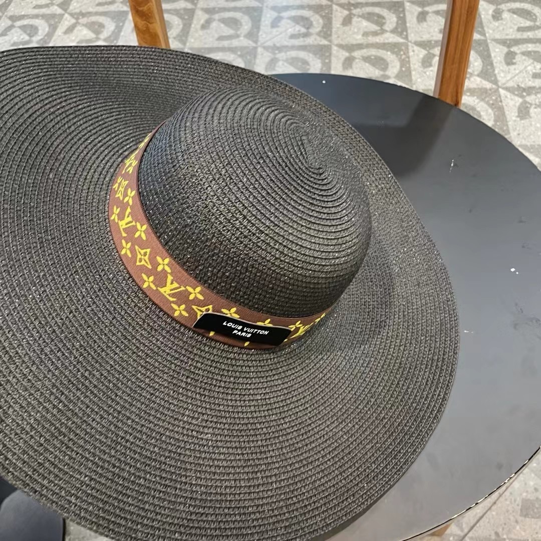 LV 路易威登2026新款草编遮阳大帽檐草帽🤩沙滩风格，简约大方，百搭单品～外出首选，新款帽型超美腻，出
