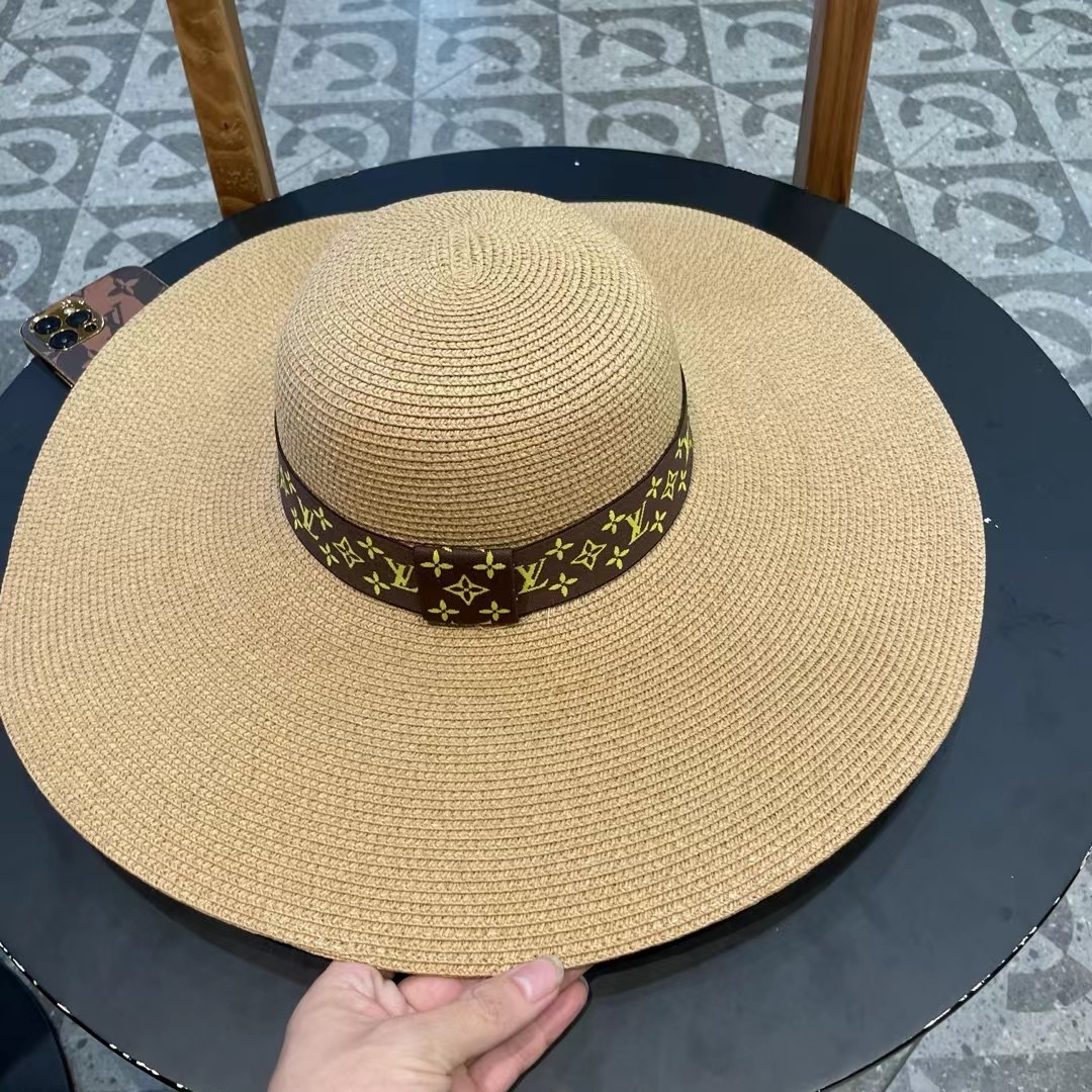 LV 路易威登2026新款草编遮阳大帽檐草帽🤩沙滩风格，简约大方，百搭单品～外出首选，新款帽型超美腻，出