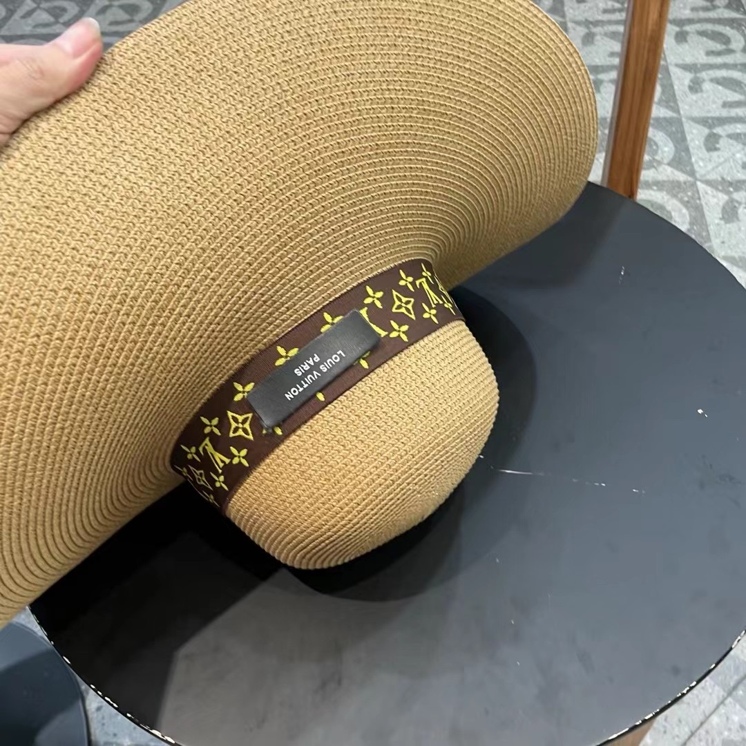 LV 路易威登2026新款草编遮阳大帽檐草帽🤩沙滩风格，简约大方，百搭单品～外出首选，新款帽型超美腻，出