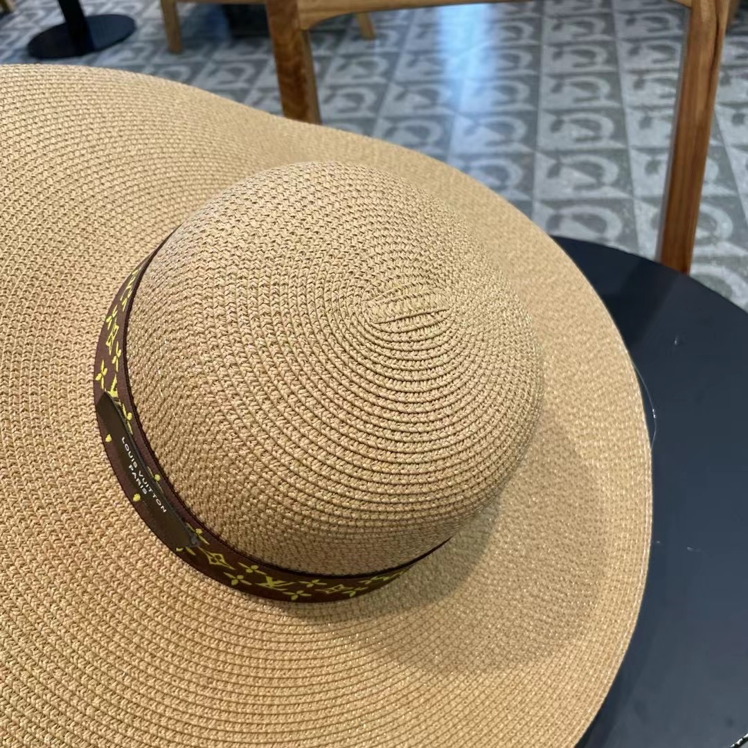 LV 路易威登2026新款草编遮阳大帽檐草帽🤩沙滩风格，简约大方，百搭单品～外出首选，新款帽型超美腻，出