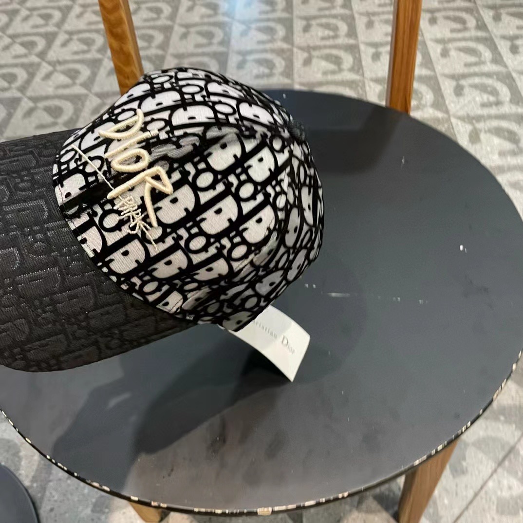  Dior(迪奥)新款原单棒球帽， Dior刺绣，网红明星同款，11开模订制轻盈透气！质量超赞，基础头围