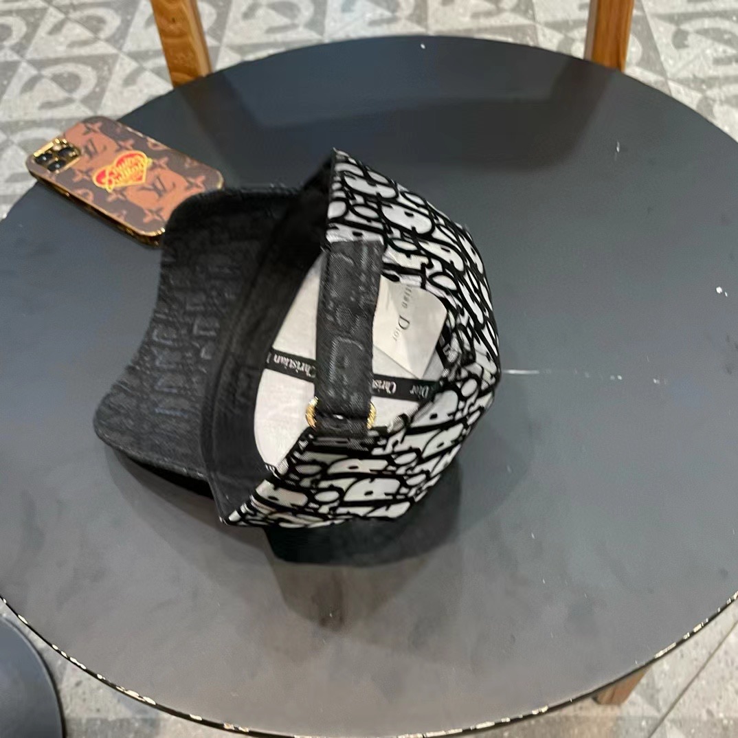  Dior(迪奥)新款原单棒球帽， Dior刺绣，网红明星同款，11开模订制轻盈透气！质量超赞，基础头围