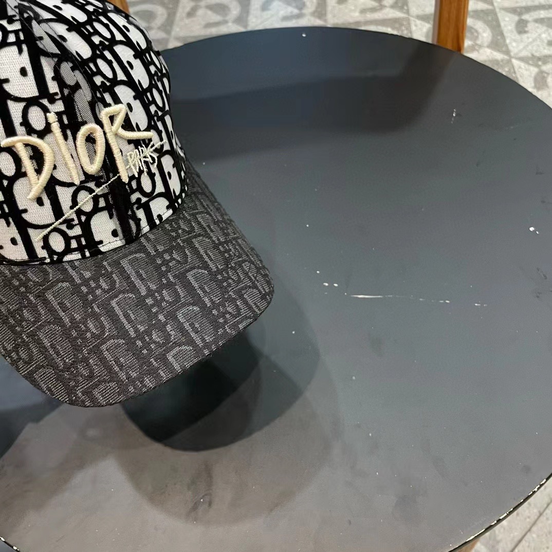  Dior(迪奥)新款原单棒球帽， Dior刺绣，网红明星同款，11开模订制轻盈透气！质量超赞，基础头围