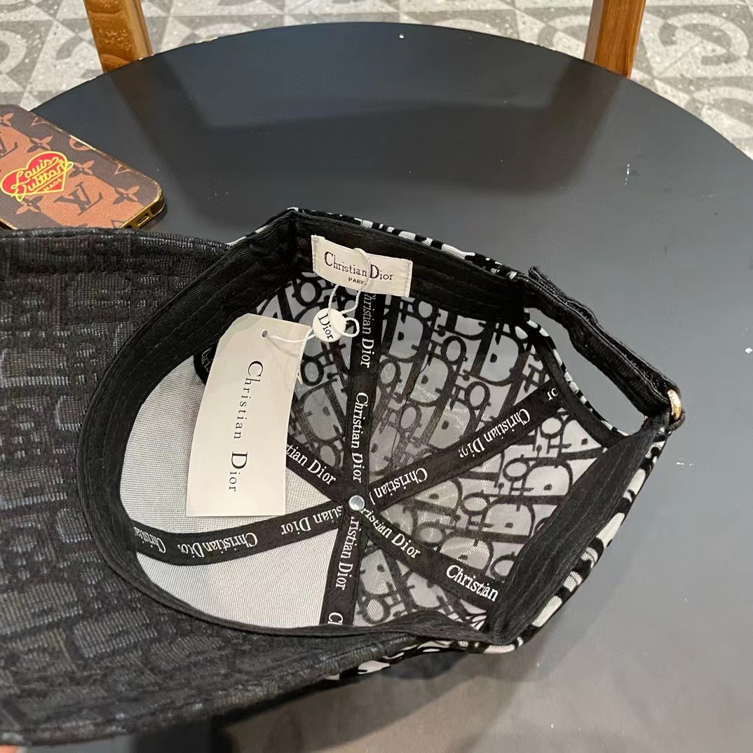  Dior(迪奥)新款原单棒球帽， Dior刺绣，网红明星同款，11开模订制轻盈透气！质量超赞，基础头围