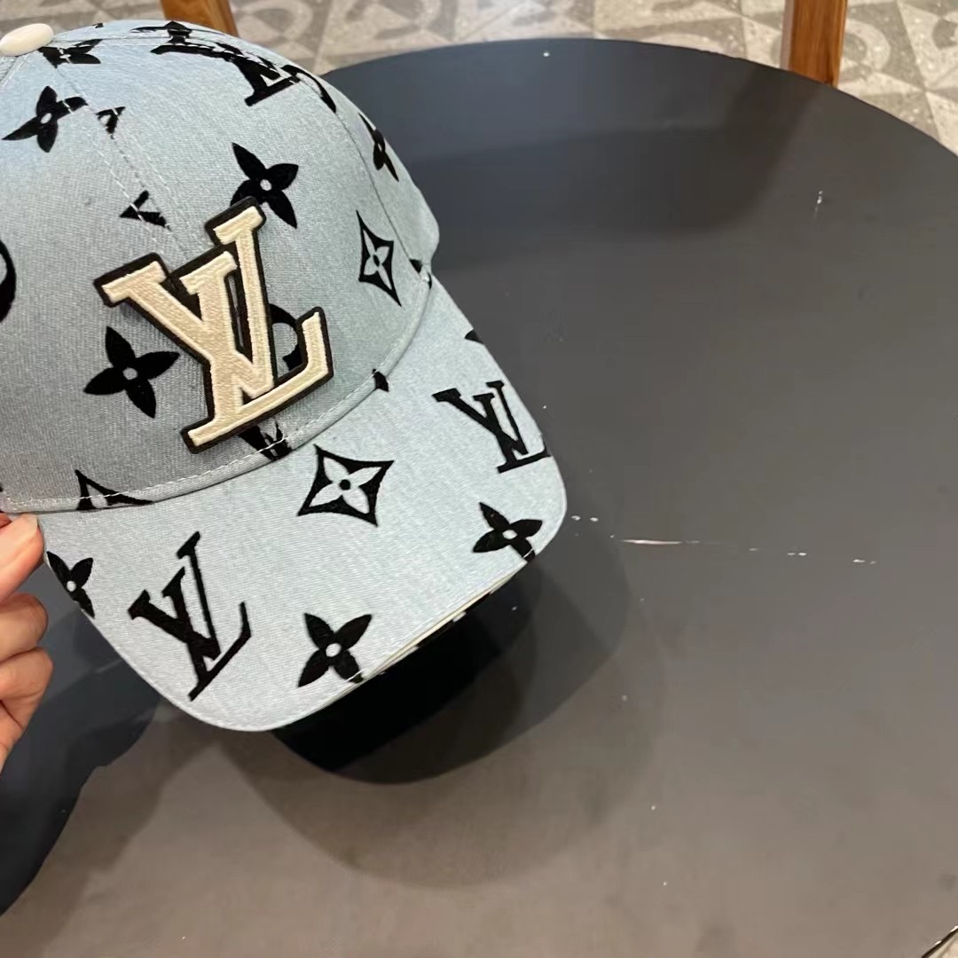 上新！路易威登 LouisVuitton 😍新款LV棒球帽，重工打造♥️早春系列高端大气，百搭款🤗男女通