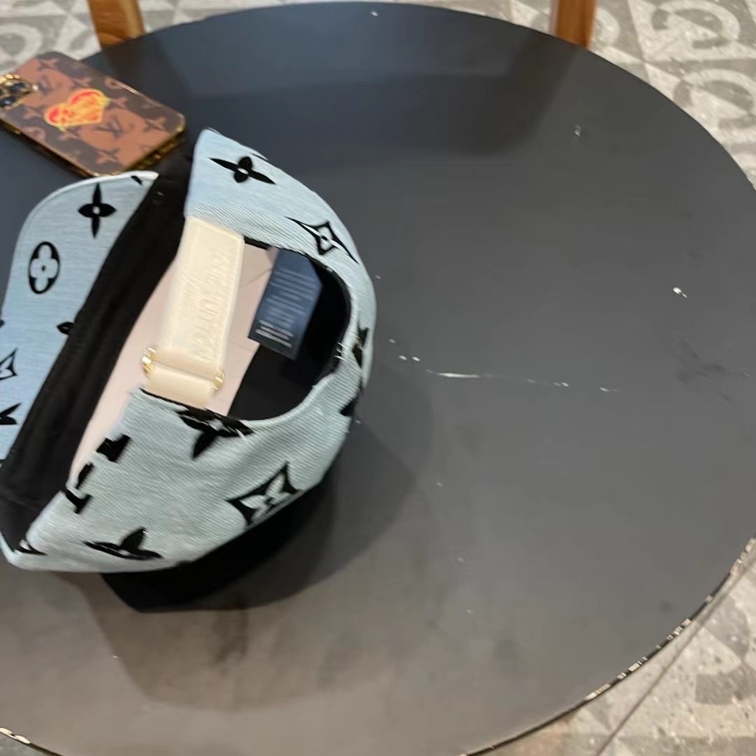 上新！路易威登 LouisVuitton 😍新款LV棒球帽，重工打造♥️早春系列高端大气，百搭款🤗男女通