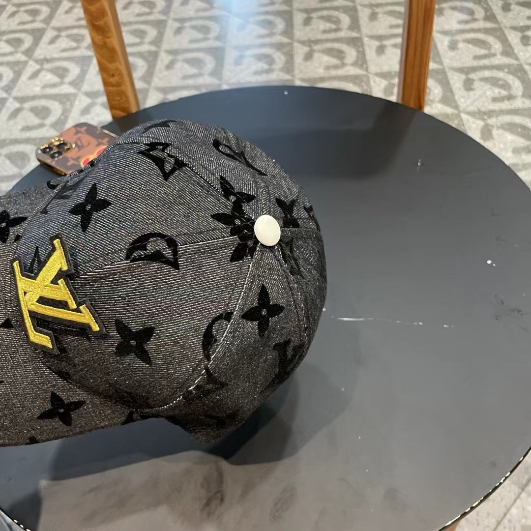 上新！路易威登 LouisVuitton 😍新款LV棒球帽，重工打造♥️早春系列高端大气，百搭款🤗男女通
