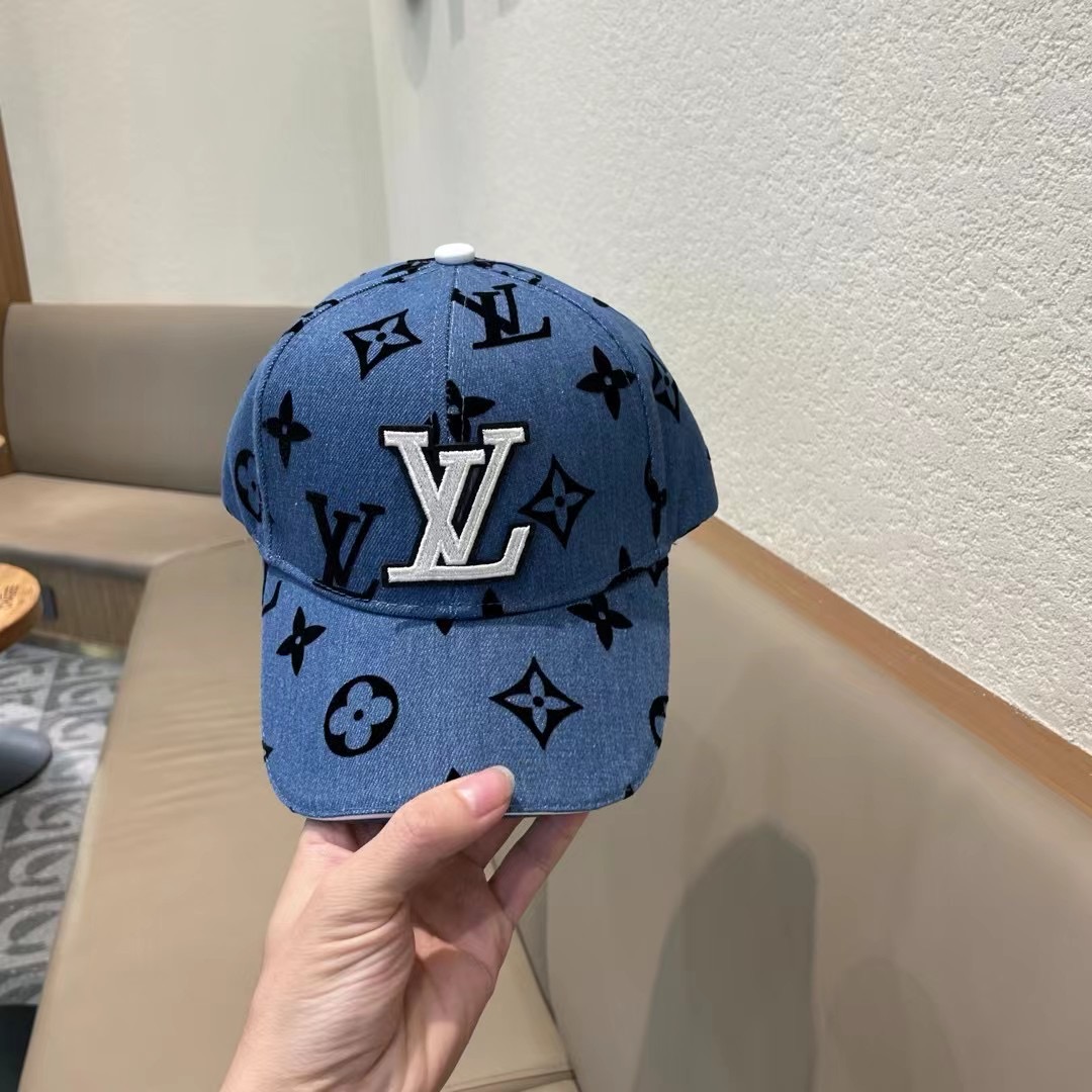 上新！路易威登 LouisVuitton 😍新款LV棒球帽，重工打造♥️早春系列高端大气，百搭款🤗男女通