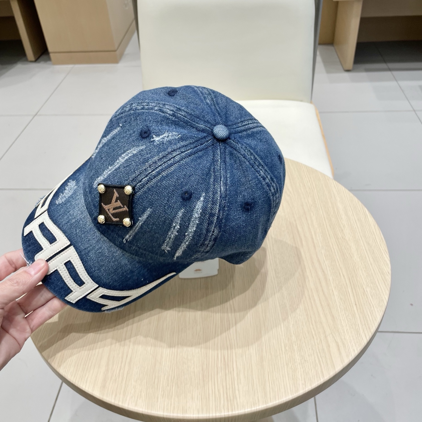 🧢路易威登棒球帽 LouisVuitton😍新款LV棒球帽，重工打造♥️高端大气，百搭款🤗男女通用！跑量