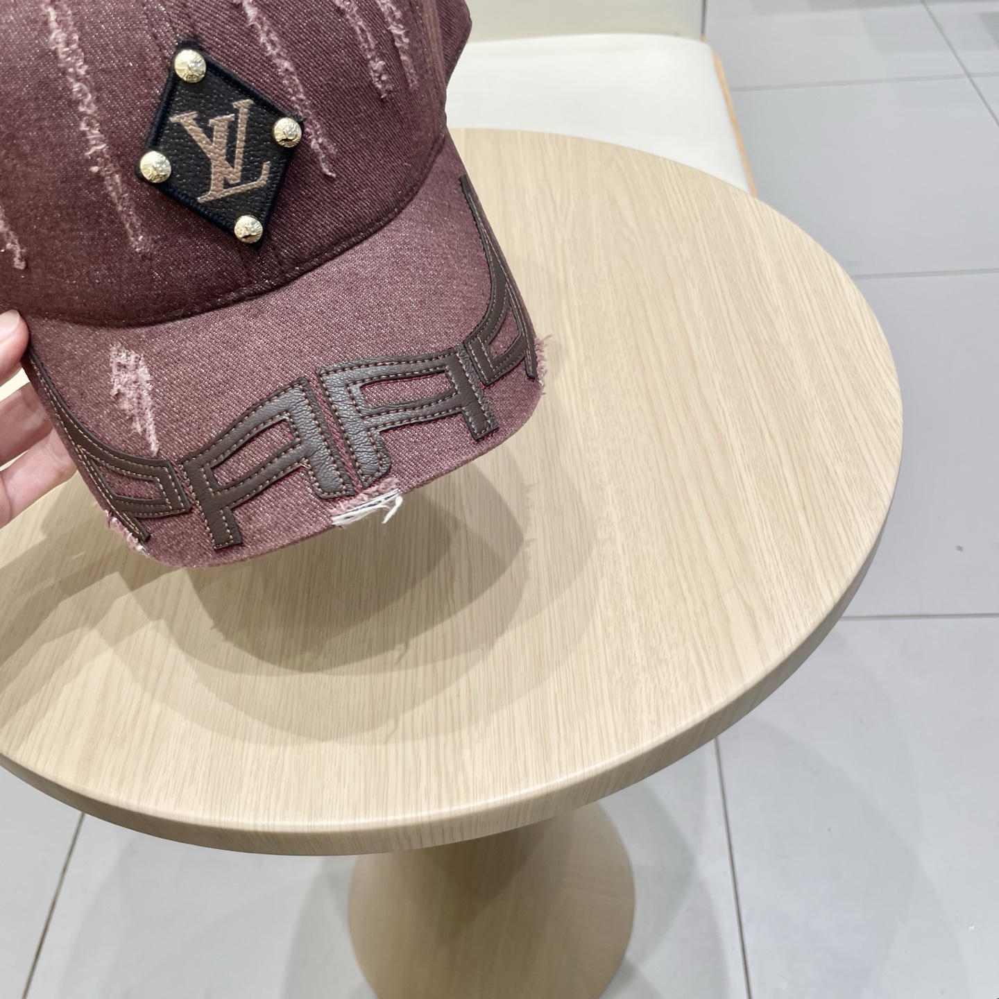 🧢路易威登棒球帽 LouisVuitton😍新款LV棒球帽，重工打造♥️高端大气，百搭款🤗男女通用！跑量