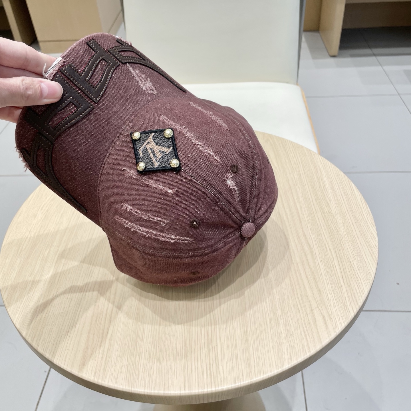 🧢路易威登棒球帽 LouisVuitton😍新款LV棒球帽，重工打造♥️高端大气，百搭款🤗男女通用！跑量