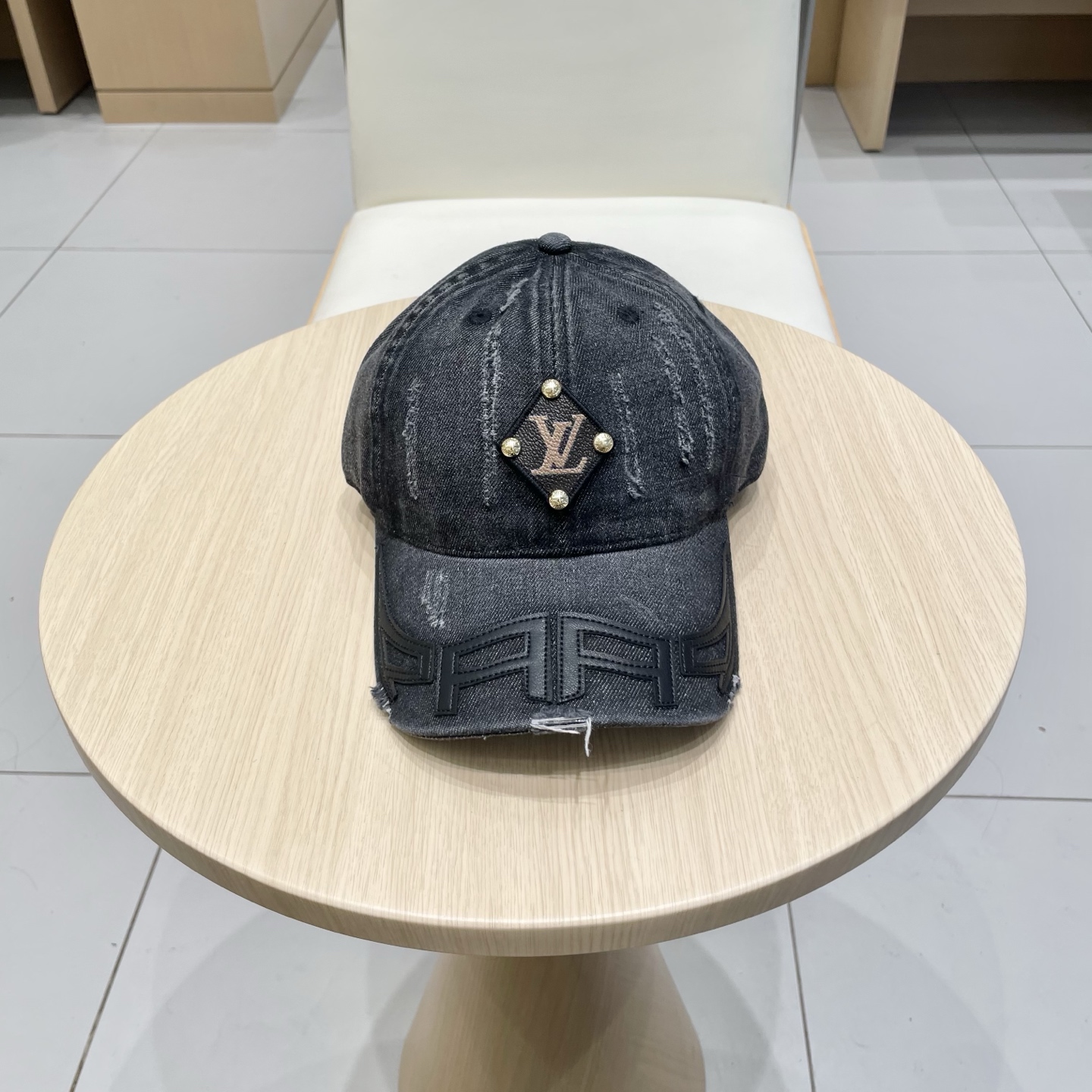 🧢路易威登棒球帽 LouisVuitton😍新款LV棒球帽，重工打造♥️高端大气，百搭款🤗男女通用！跑量