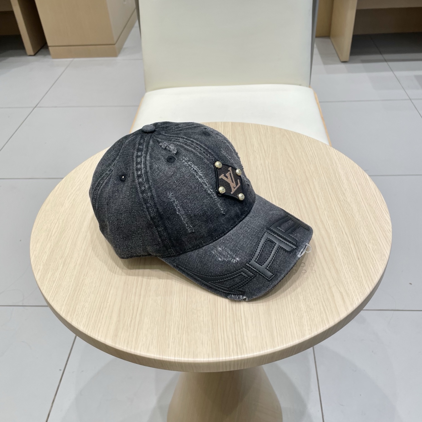 🧢路易威登棒球帽 LouisVuitton😍新款LV棒球帽，重工打造♥️高端大气，百搭款🤗男女通用！跑量