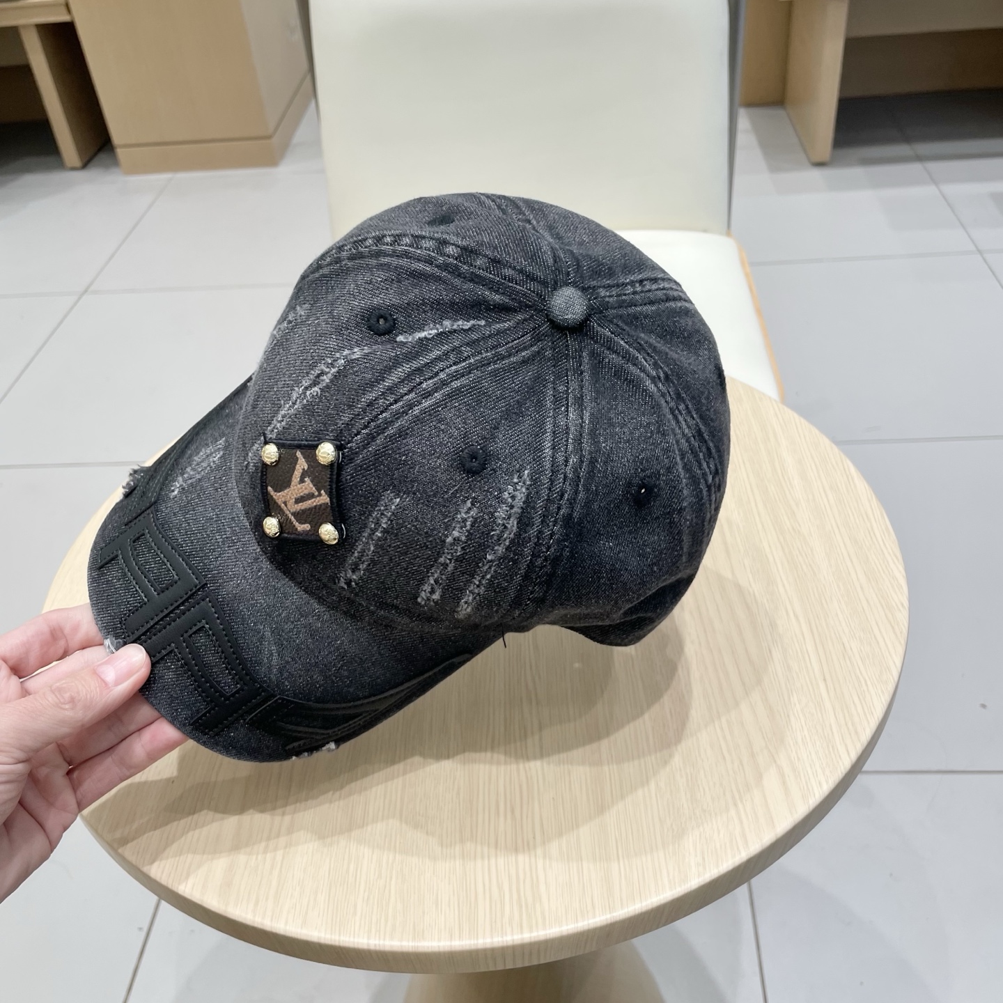 🧢路易威登棒球帽 LouisVuitton😍新款LV棒球帽，重工打造♥️高端大气，百搭款🤗男女通用！跑量