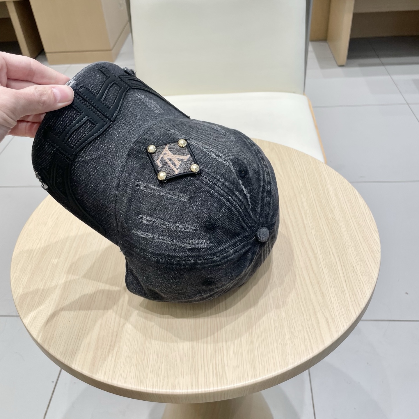 🧢路易威登棒球帽 LouisVuitton😍新款LV棒球帽，重工打造♥️高端大气，百搭款🤗男女通用！跑量