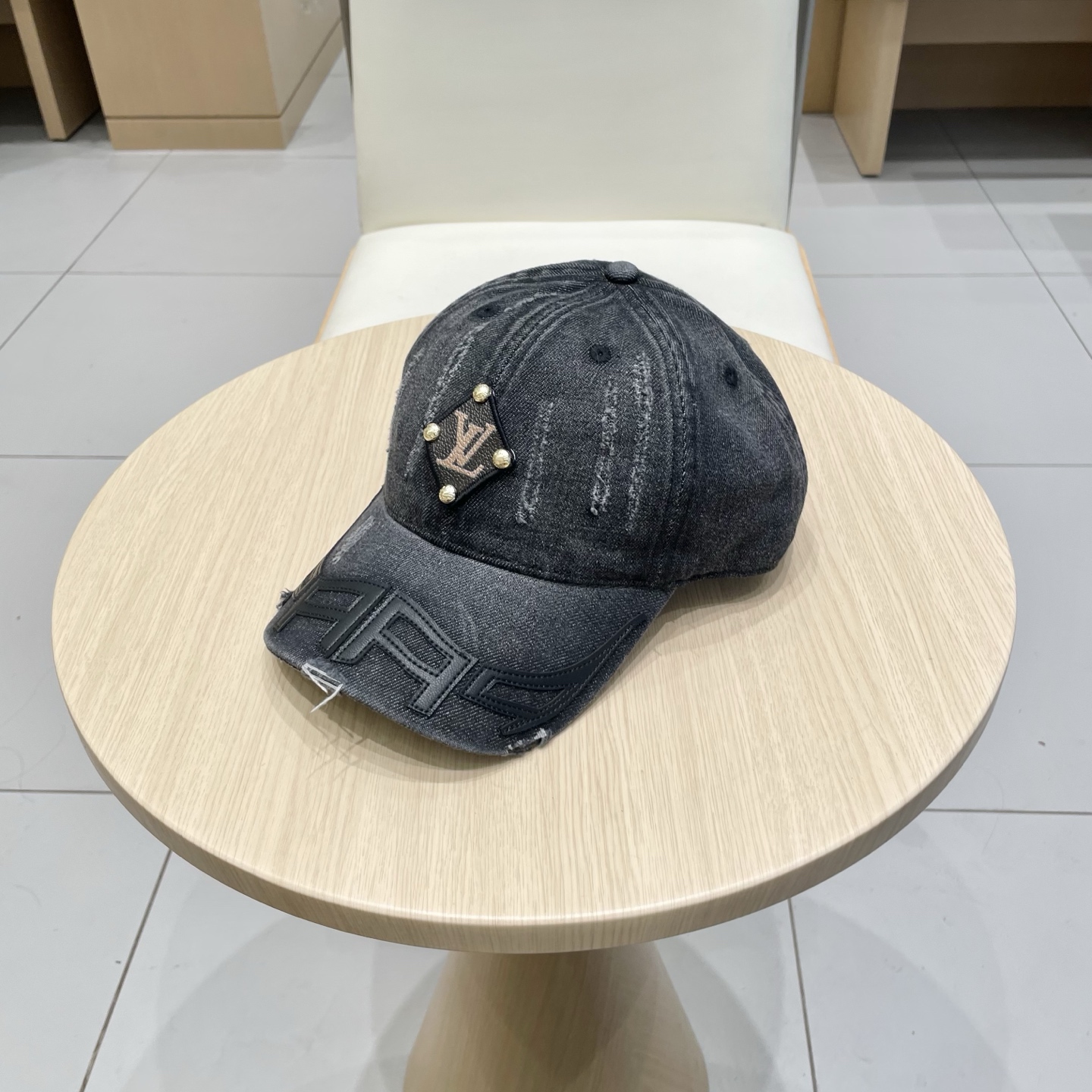 🧢路易威登棒球帽 LouisVuitton😍新款LV棒球帽，重工打造♥️高端大气，百搭款🤗男女通用！跑量