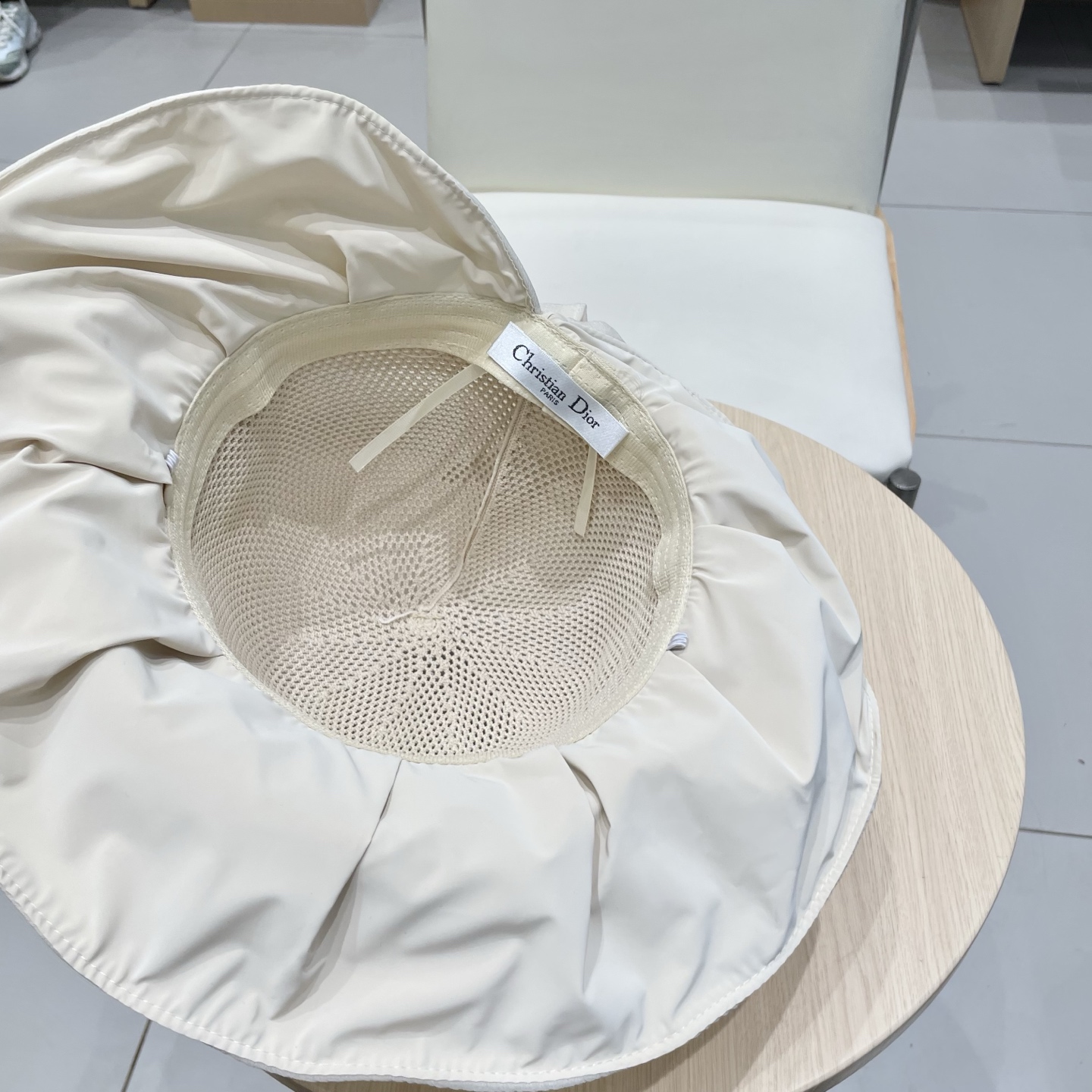 迪奥dior新款遮阳帽女夏季防紫外线大沿太阳帽出游沙滩遮脸防晒黑胶渔夫帽