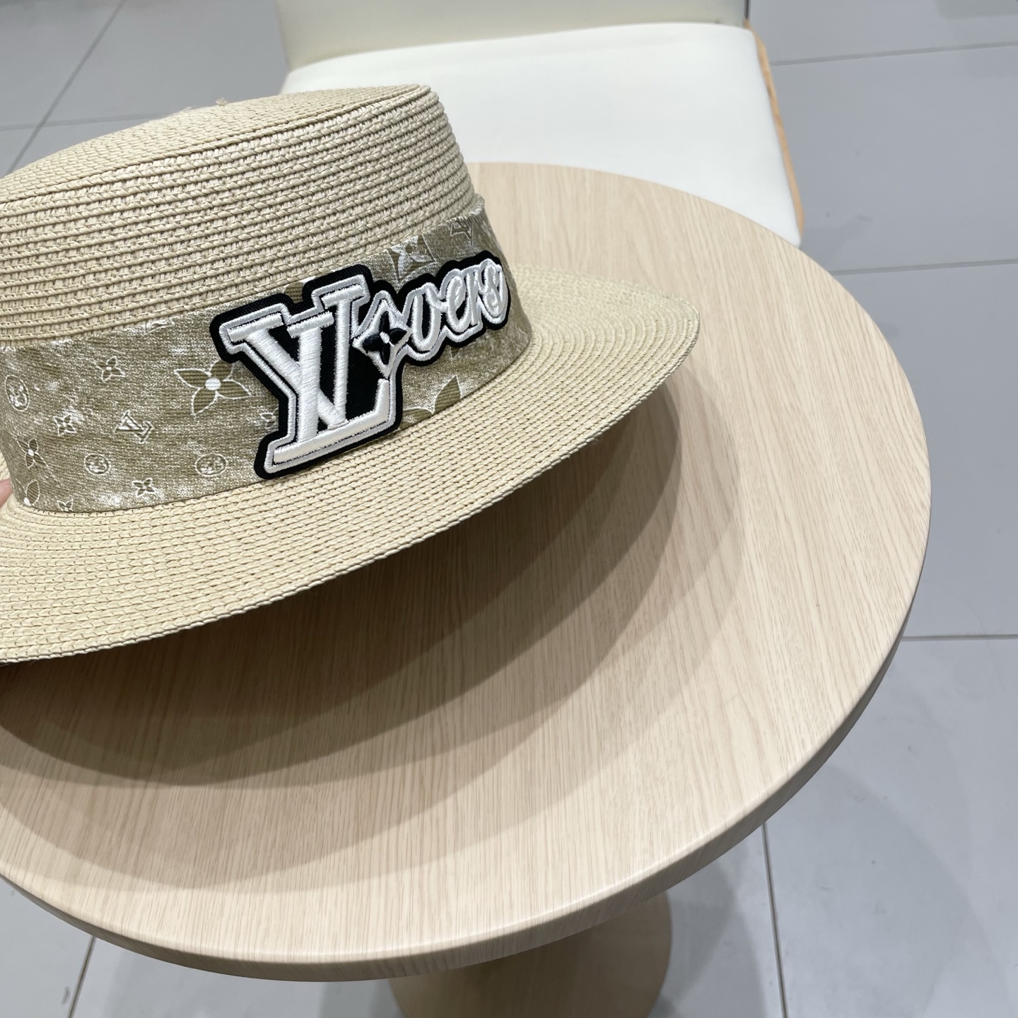   路易威登棒球帽 LouisVuitton草帽女夏海边遮阳防紫外线平沿帽百搭防晒太阳帽大头围法式遮阳帽