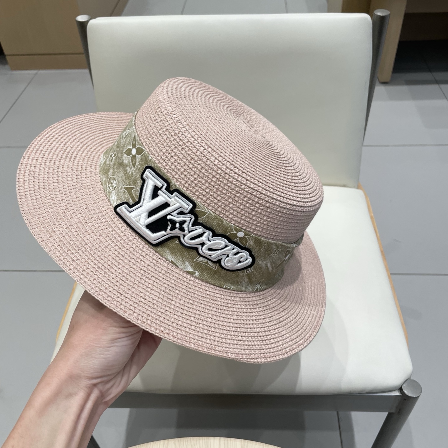   路易威登棒球帽 LouisVuitton草帽女夏海边遮阳防紫外线平沿帽百搭防晒太阳帽大头围法式遮阳帽