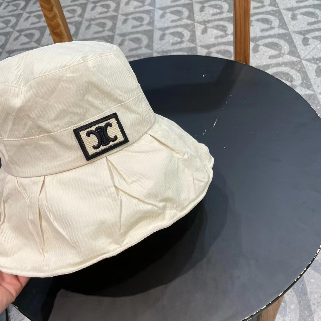 。CELINE塞琳春夏走秀爆款渔夫帽原版定制，简约时尚，搭配同色T恤简直不要太好看头围:56-58cm均